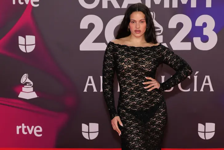 Este llamativo vestido de Rosalía se robó la noche&nbsp;