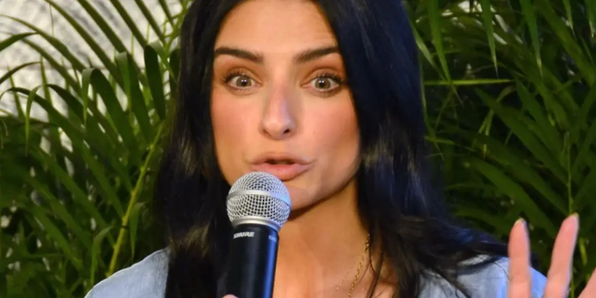 Aislinn Derbez habla de su vida amorosa y porqué le gustaba estar soltera 