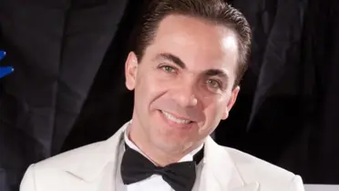 Cristian Castro busca terminar sus estudios 