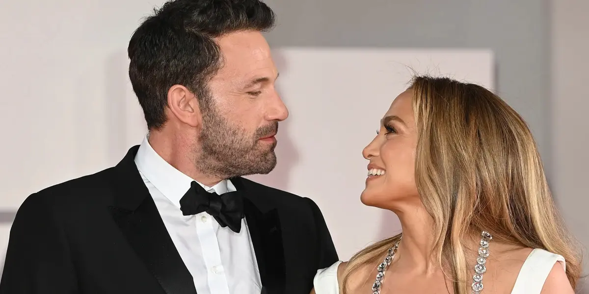 Jennifer López y Ben Affleck derrochan amor en tienda 