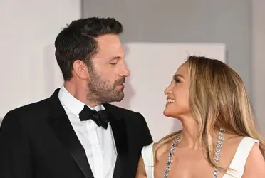 Jennifer López y Ben Affleck derrochan amor en tienda 