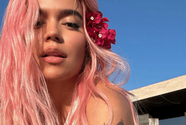 ¡Karol G estrena nuevo éxito inspirado en Selena Quintanilla!