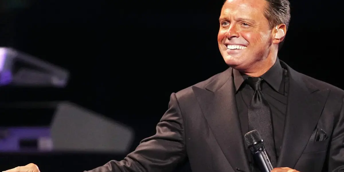 Luis Miguel enloquece a sus fans al saludarlos 