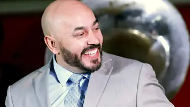 Lupillo Rivera protagoniza beso con su compañera 