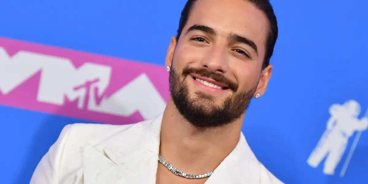 Maluma sorprende al ser acompañado con su novia embarazada 